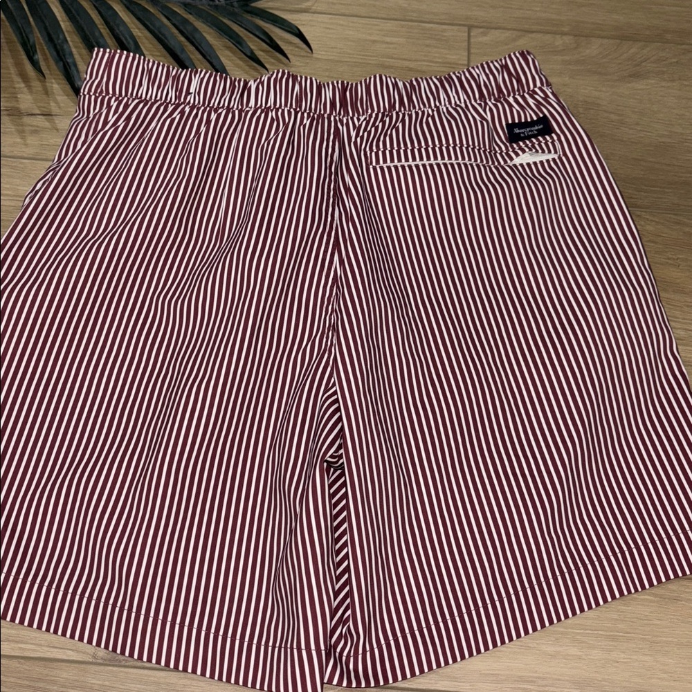 Abercrombie & Fitch burgundy & white striped seersucker swim shorts small NWOT - Picture 6 of 8